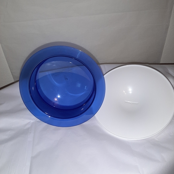 Covered Acrylic Blue Bowl Cobalt Blue and White Lid - Picture 3 of 7